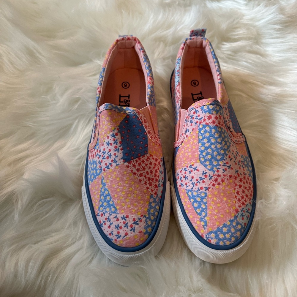 L&D Children’s Memory Foam Canvas slip on. Brand New.